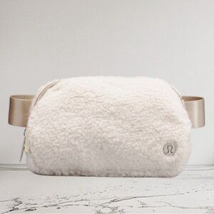 Rare!! lululemon athletica White Ivory Fleece Sherpa Everywhere Belt Bag 1L